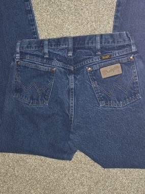 Wrangler Men's Classic Dark Blue Denim Jeans